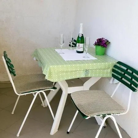 Apartamento In With Sea View, Balcony, Air Conditioning, Wifi 5146-5 Duće